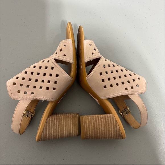 Born Women's Sandals Heels Block Size 8M Ankle Buckle Leather Taupe Neutral - Picture 9 of 10